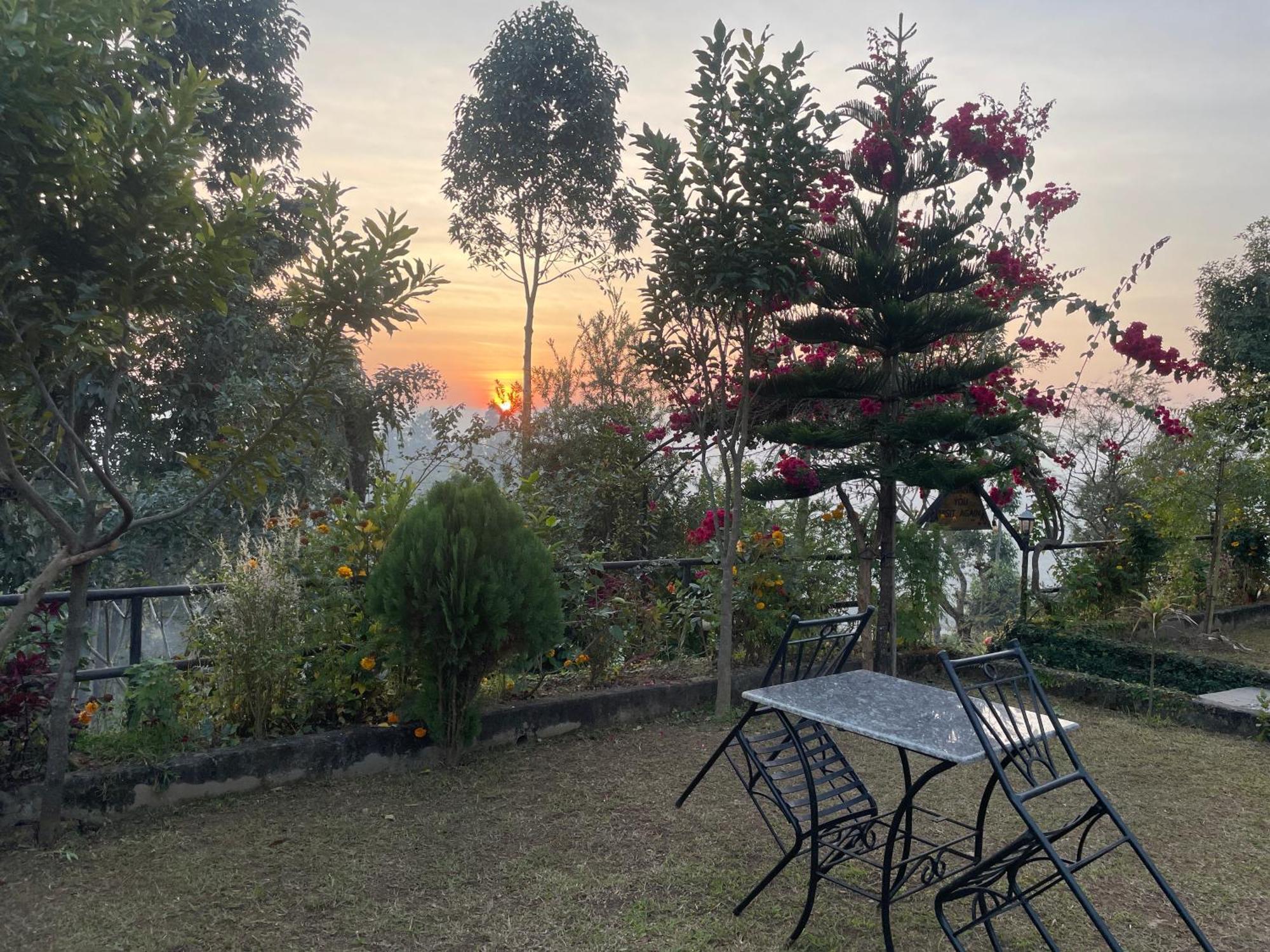 Himalaya Serene View Guest House & Farm Stay Deorāli エクステリア 写真